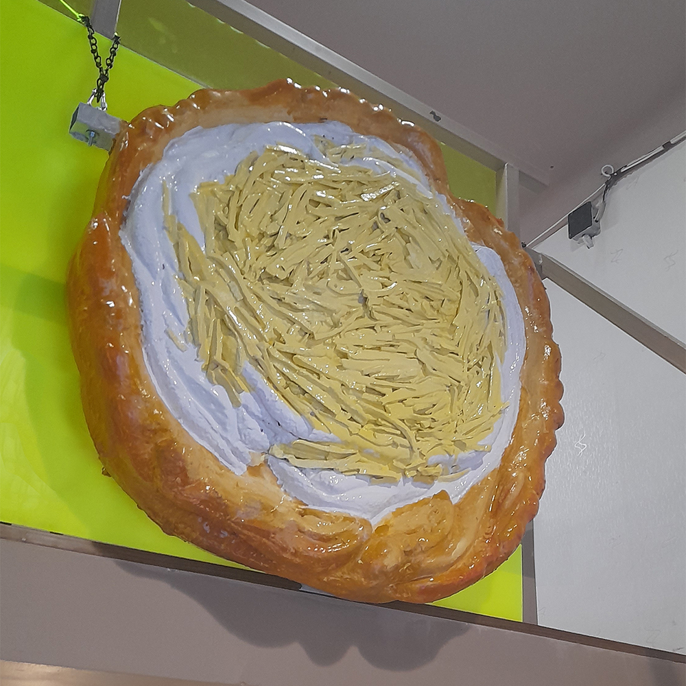 Lángos alakú szobor cégér PUR habból